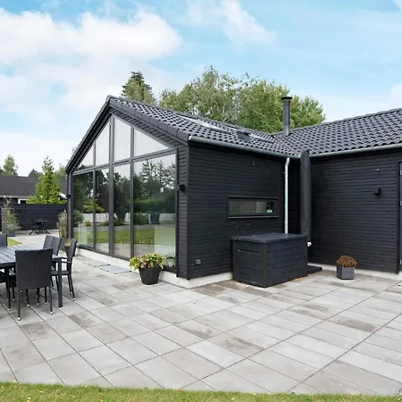 5 Star In Idestrup Bøtø By