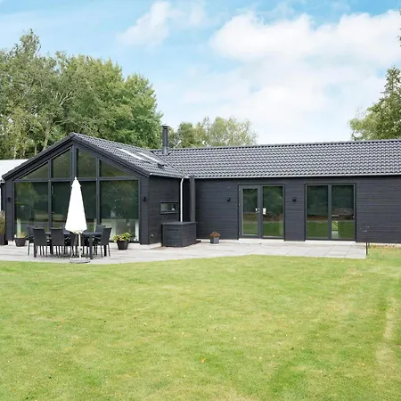 5 Star In Idestrup Bøtø By