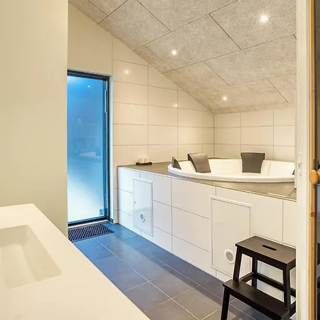 5 Star In Idestrup Bøtø By